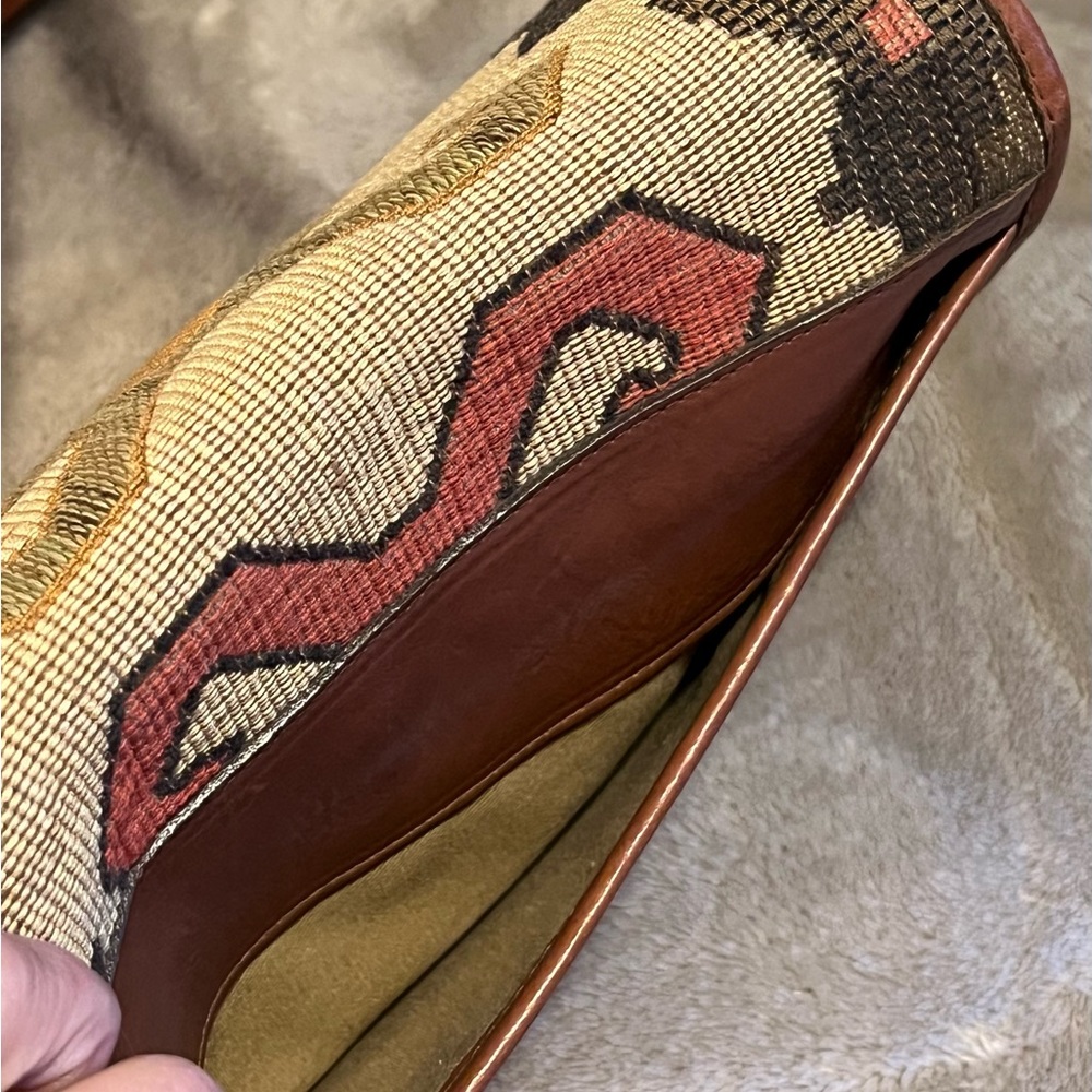 Casleigh tapestry crossbody. Excellent condition. Approx 9” x 8” x 3” deep. - Picture 3 of 8